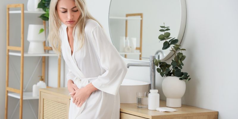 Phụ nữ bị đau bụng kinh dữ dội buồn nôn phải làm sao?