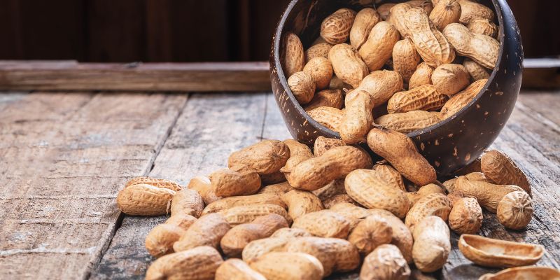 Những trường hợp không nên sử dụng lạc quá nhiều?