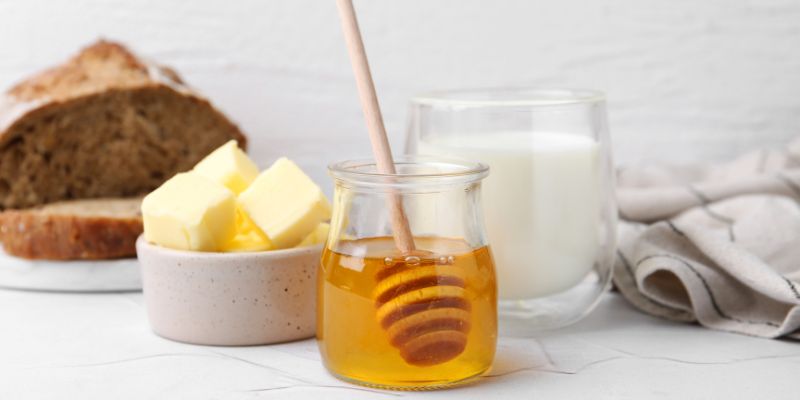 Trị tàn nhang bằng sữa tươi, mật ong và trứng gà